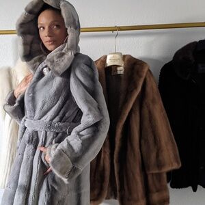 Vintage Mink Fur Coat w/ Cerulean Mink Trim Hood & Belt – Size M